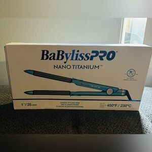 BaByliss Pro Nano Titanium 1 inch curved styling flat iron